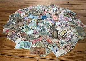Very Heavily Circulated Mix of 200 Foreign World Banknotes Mixed Paper Currency - Picture 1 of 3