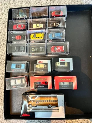 13 coches a escala diecast Schuco. Coches americanos, autobús escolar, clásico europeo Foto 1 de 4