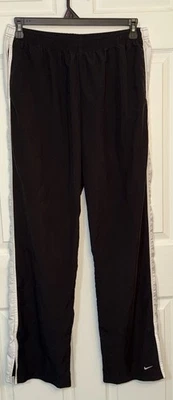 Pantalones de chándal para mujer Nike negros con dobladillo abierto pantalones de viento blancos a rayas talla XL (16-18) Foto 1 de 4