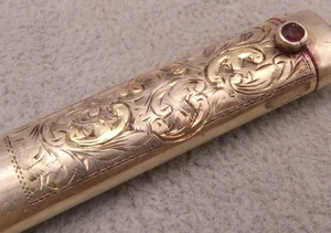 Lippenstift Silber 800 aufwendige florale Gravur vergoldete Einlagen Granat - Bild 1 von 5