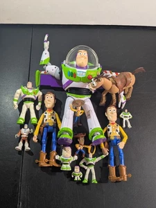 Lotto di 12 action figure Disney Toy Story Signature Collection Buzz Lightyear 12" - Foto 1 di 19