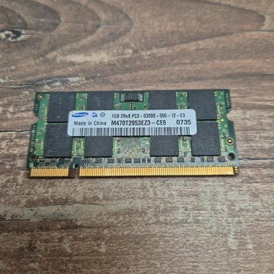 Barrette Mémoire 1Go RAM DDR2 Samsung M470T2953EZ3-CE6 SO-DIMM PC2-5300S - Photo 1/2