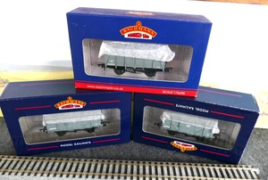 3 furgonetas ventiladas Bachmann LMS grises en caja - 1 x 38-080B y 2 x 37-803A - Nuevas - Imagen 1 de 7