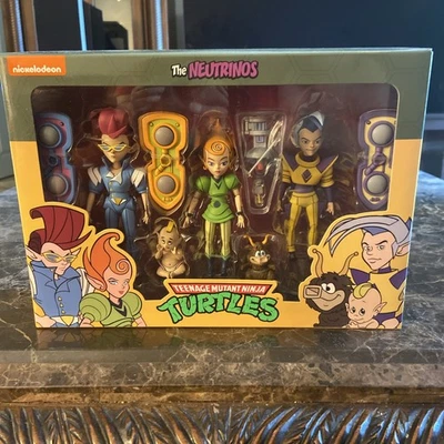 Juego de 3 figuras NECA Teenage Mutant Ninja Turtles TMNT The Neutrinos  Foto 1 de 2