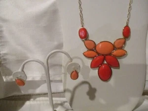 AVON Coral Necklace & Earrings Set Goldtone Studs & 23 1/2" L Necklace - Picture 1 of 14