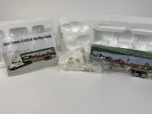 ERTL JOHN DEERE Runs Like A Deere TRACTOR / TRAILER 1:64 SCALE N.I.B. 2002 - Picture 1 of 8