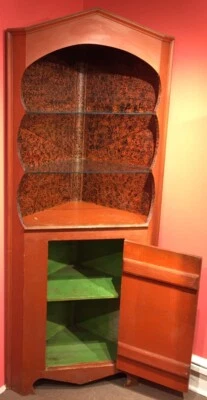 Antiguo armario esquinero sueco hecho a mano casa de campo original Herrajes forjados de pintura Foto 1 de 4