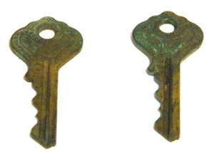 2 Vintage ILCO Independent Lock Co. Brass Keys CR3154 - Picture 1 of 2