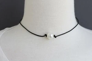 Gargantilla Perla Falsa Negro Cuero Imitado Ajustable Collar Gargantilla 14-16 Largo - Imagen 1 de 6