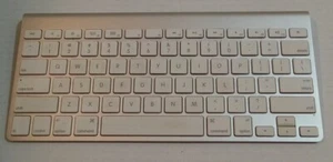 Apple A1314 Wireless Keyboard White Keys Aluminum Metal - Tested - Picture 1 of 5
