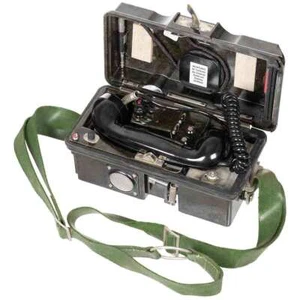 Feldtelefon der NVA im Koffer DDR Volksarmee Ackerschnacker Fernsprecher - Bild 1 von 3