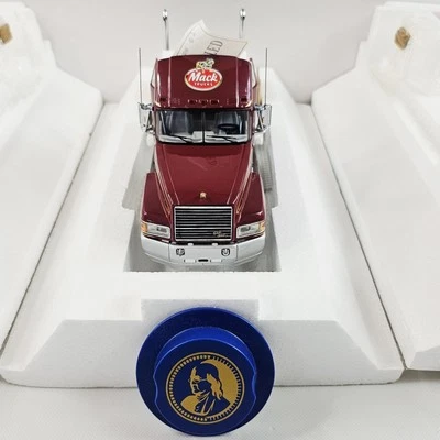 Franklin Mint The Mack Elite CL 613 Diecast Semi Truck 1:32 Scale 1993 Vtg New - Image 1 of 4