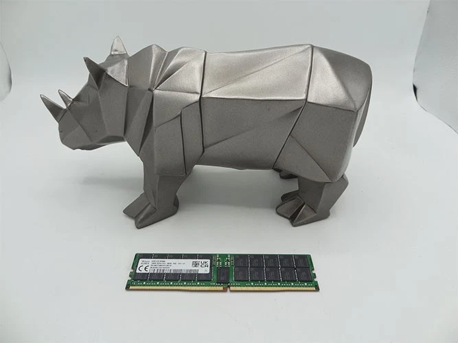 Hynix HMCT04MEERA129N 128gb Ddr5-4800mt/s Pc5-38400 4rx4 Ecc Registered - Image 1 of 1