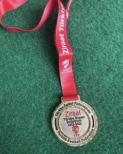 Orginal getragene Pokalsiegermedaille Fenerbahce Ziraat kupa - Bild 1 von 3