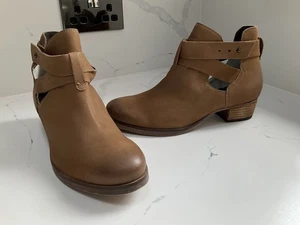 Fat Fact Brown Leather Hundred Cut Out Boots Women’s Uk 7 Eu 40 Vgc See Descript - Picture 1 of 11