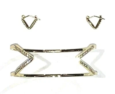 Juego de pulsera y pendientes Victorias Secret tono dorado con piedras $90 Foto 1 de 4