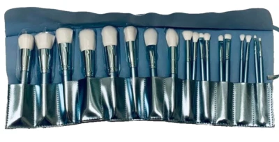 Nuevo Difícil de Encontrar Exclusivo de Vacaciones e.l.f. Juego de brochas de maquillaje radiantes de 18 piezas azul metálico Foto 1 de 4