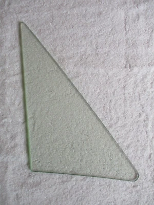 1963 1964 1965 BUICK RIVIERA VENT WINDOW GLASS - Imagem 1 de 4