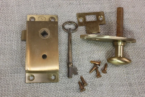 Old Cabinet Latch Cupboard 1 Skeleton Key Bronze Vintage Norwalk Lock Nos Left Cover
