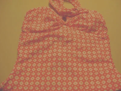 MAIÔ FEMININO AFIADO ANTIGO MARINHO UMA PEÇA ESTAMPA GEOMÉTRICA TAMANHO MÉDIO-ROSA ESCURO/BRANCO - Imagem 1 de 4