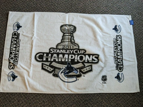 Misprint Vancouver Canucks Stanley Cup Champ 24x42 Locker Room Towel 2011 Bruins Cover
