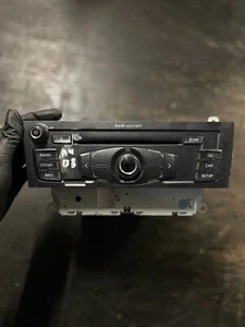 Audi A4 B8 8K Radio CD-Player 8T1035186B - Bild 1 von 3