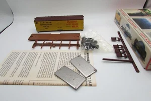 HO Scale Walthers 932-2482 40ft Reefer Wood End Borden WAL4672 - Picture 1 of 3