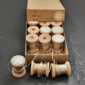 12 bobine misura 12 metallo argento goffrato Tinsel Fly Tying Tinsel su bobine di legno - Foto 1 di 2