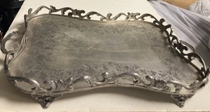 Vintage versilbertes Serviertablett, geätzt geprägt, Markenlos, 21,5” x 14” - Bild 1 von 8
