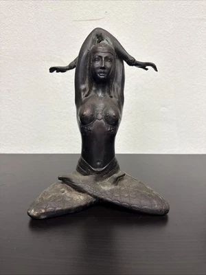 Escultura de bronce de mujer oriental de T O Perkins Foto 1 de 4