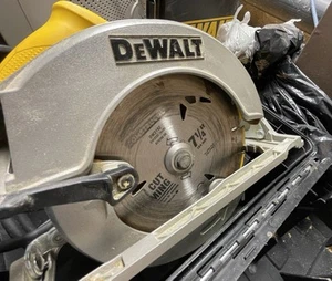 DeWalt 368 7 1/4” Circular Saw - Picture 1 of 4