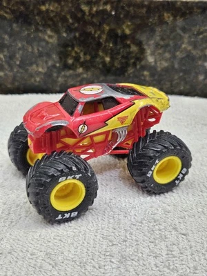 Camión The Flash Monster Jam 2022 DC Comics Marvel Superhéroe, cuerpo fundido a presión 1:64  Foto 1 de 4