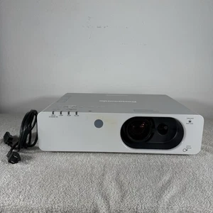 Panasonic PT-FW430U 3LCD Projector 3500 ANSI Bright HDMI 1080p Crestron - Afbeelding 1 van 9