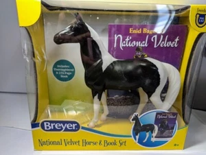 Breyer Classic "National Velvet" Pferd und Buch - Bild 1 von 4