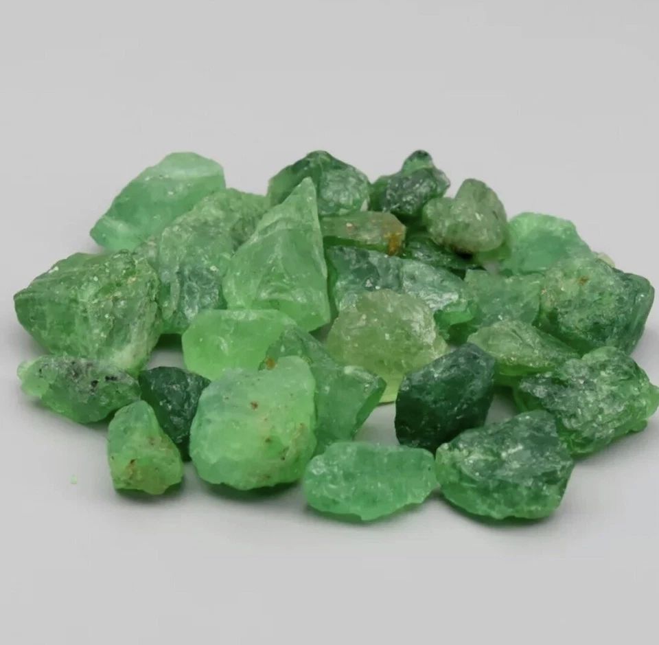 26pcs Lot 41.23ct t.w Rough Natural Green Tsavorite Garnet Gemstone, Tanzania - Photo 1/1