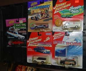 Menge 5 NEUE gemischte Johnny Lightning Autos - siehe Details! - Bild 1 von 3