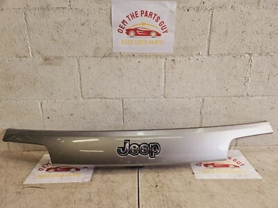 Jeep Grand Cherokee 2016-2020 puerta levadiza licencia luz moldura fabricante de equipos originales usado 1x455TRMAD Foto 1 de 4