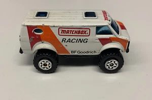 Coche suelto Chevy 1981 4x4 furgoneta de carreras BF Goodrich blanco Macao - Imagen 1 de 12