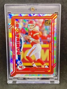 Patrick Mahomes RARA TARJETA DE INVERSIÓN REFRACTOR A CUADROS PANINI CHIEFS MVP COMO NUEVA - Imagen 1 de 2