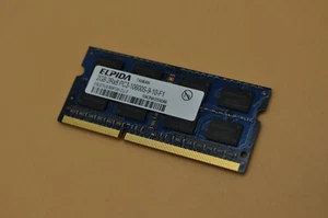 Ram de memoria del sistema Elpida 2 GB 2Rx8 PC3-10600S EBJ21UE8BFU0-DJ -45A - Imagen 1 de 3