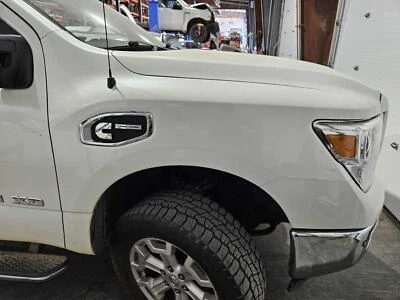 2016 - 2018 Nissan Titan XD Passenger RH Right Pearl White-QAB Fender Foto 1 de 4