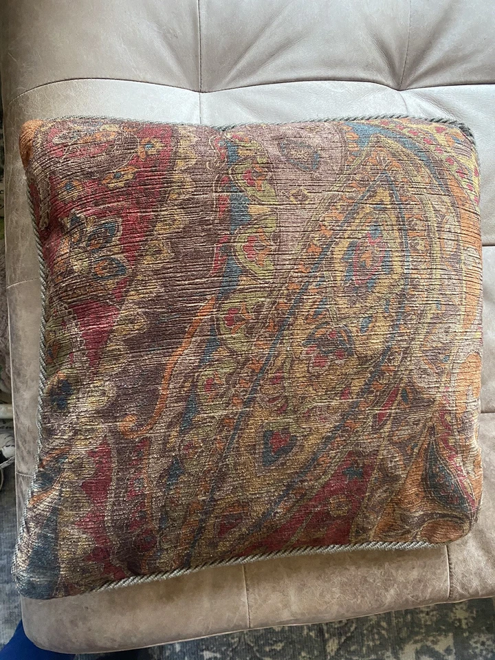 almohada arhaus Foto 1 de 4