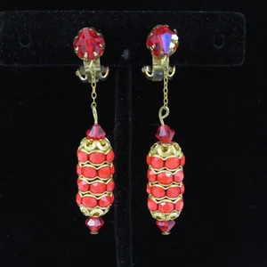 Vintage red barrel goldtone earrings rhinestone dangle clip on drop 1960s - Picture 1 of 5