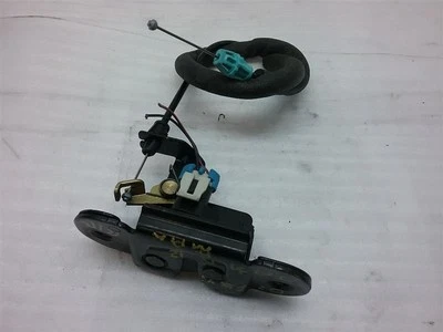 Привод замка крышки багажника правостороннего пассажира 2002 CHEVROLET TAHOE S-363RM - Изображение 1 из 4