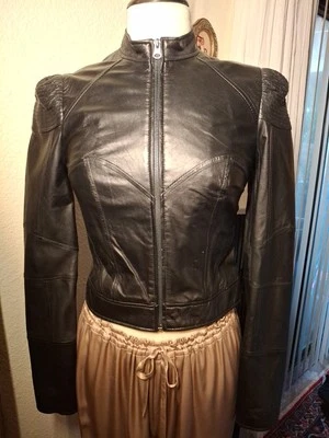 Chaqueta de moto Bebe de cuero negra hasta la cadera manga larga cremallera frontal Foto 1 de 4