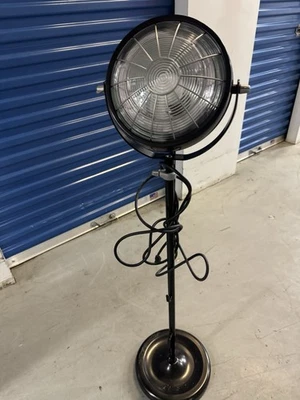 Lámpara de pie IKEA Svartnova Foto 1 de 2