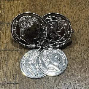 Vintage Sarah Coventry "NAPOLEON COINS" silberfarben Schal Halter Schmuck 1,8”x1,5” - Bild 1 von 9