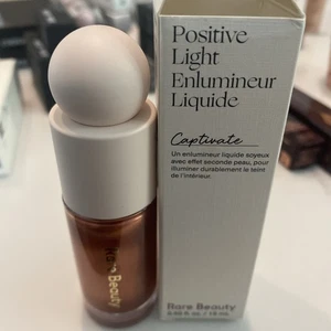 Rare Beauty Positive Light Liquid Luminizer Highlight-captivate Color-NIB 15 ml - Picture 1 of 3
