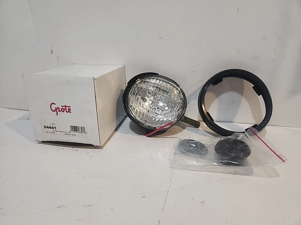Grote Tractor Utility Lamp 64441 - Image 1 of 1