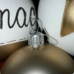 Christbaumkugeln aus Glas in Beige mit Weiß mit Schriftzug oder Stern 3 er Set - Bild 1 von 6